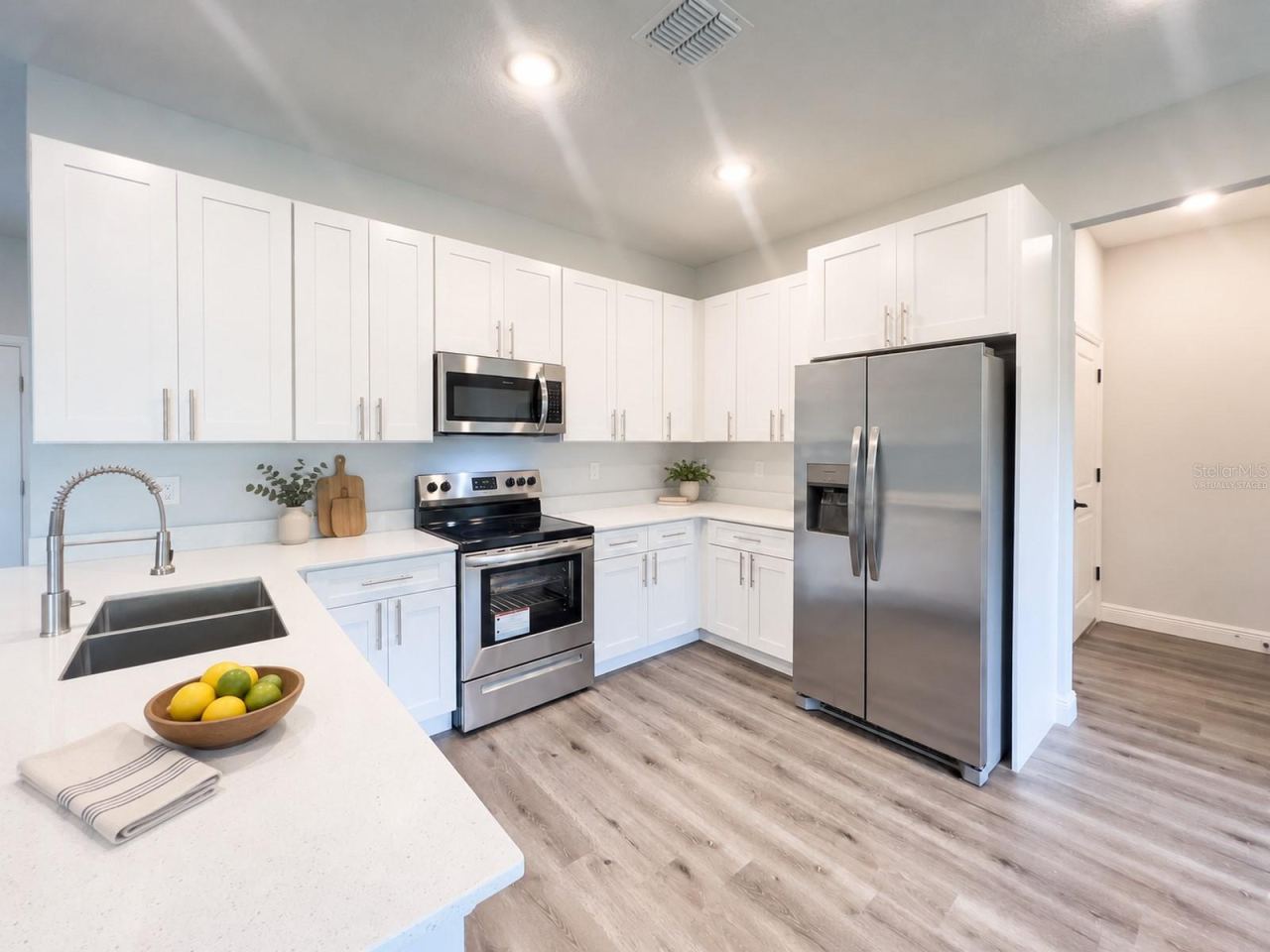 Photo 3 of 979 East Pkwy, Deland, FL 32724