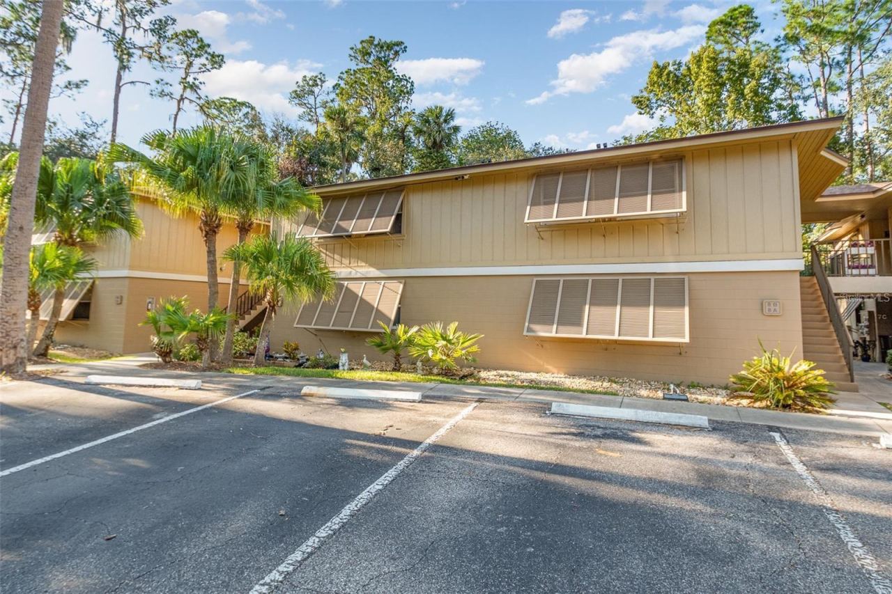120 Hibiscus Woods Ct #8d, Deltona