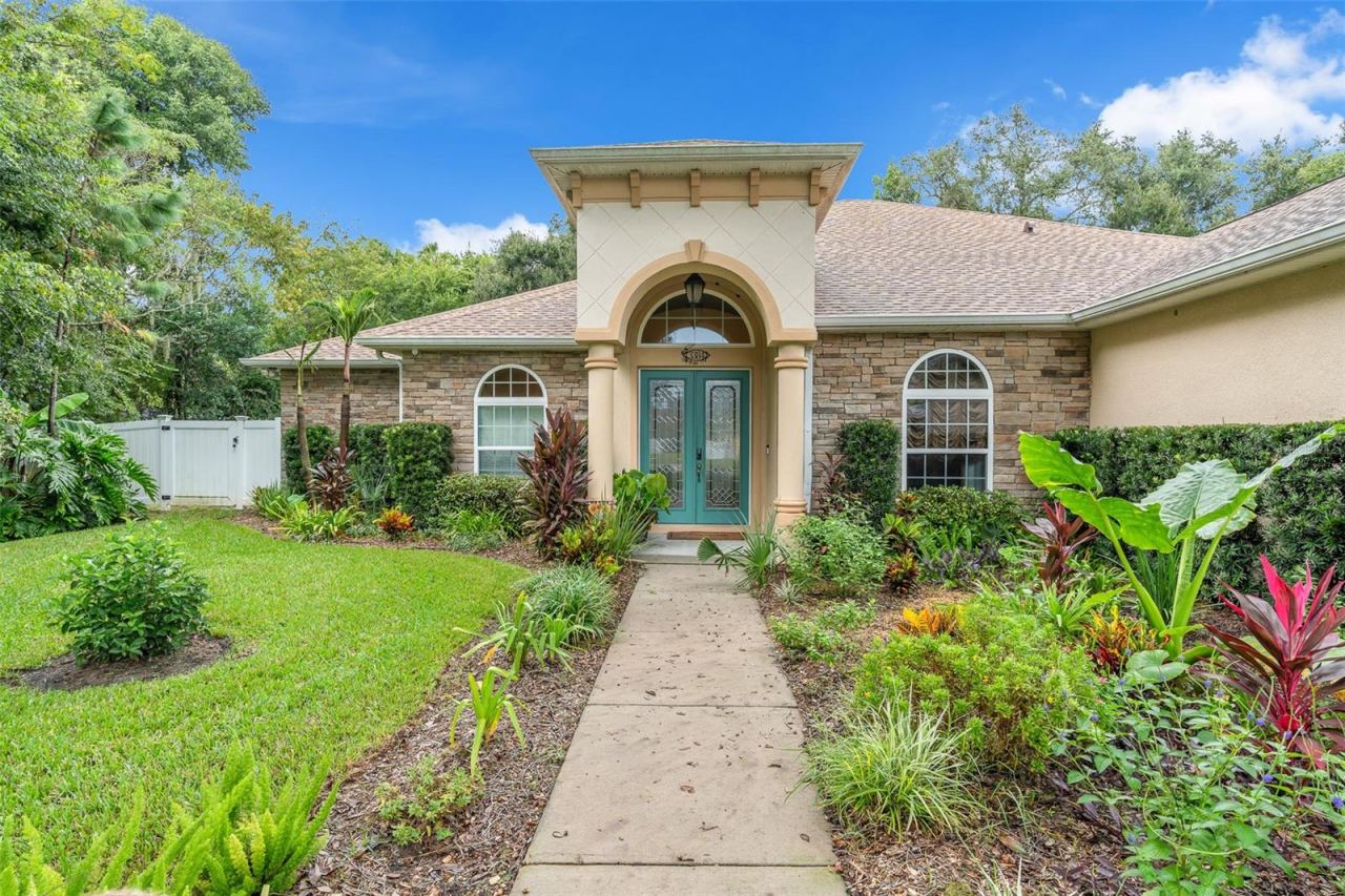 Photo 2 of 3384 Country Manor Dr, South Daytona, FL 32119
