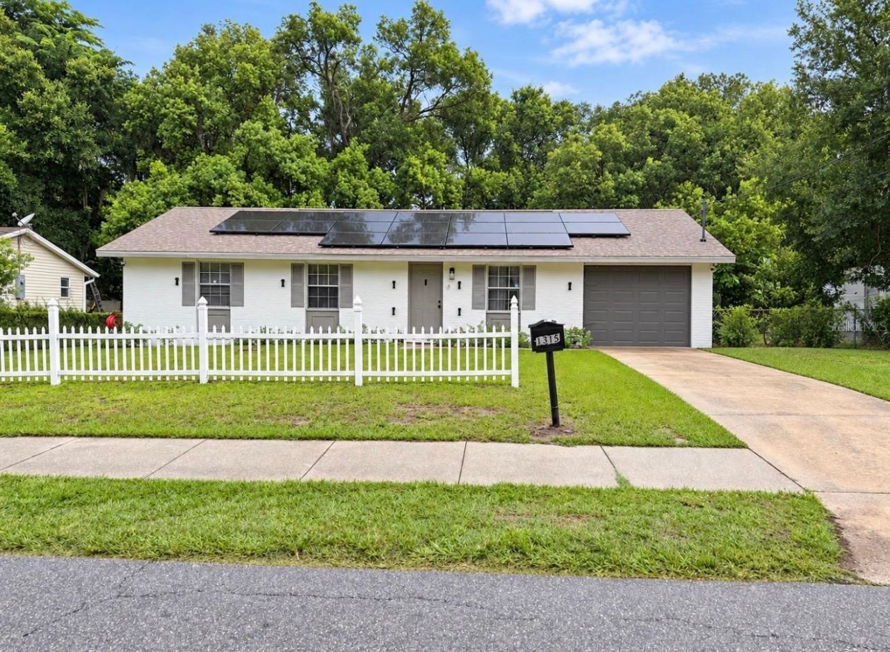 1315 E Voorhis Ave, Deland