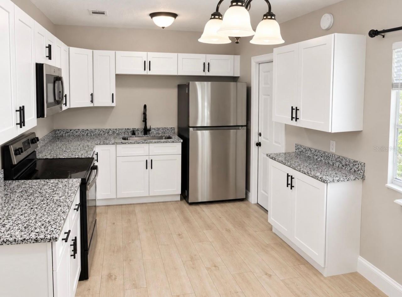 Photo 2 of 1315 E Voorhis Ave, Deland, FL 32724