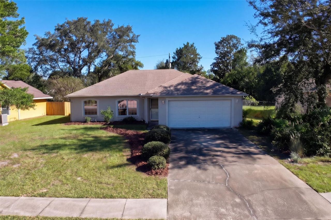 Photo 2 of 1377 Azora Dr, Deltona, FL 32725