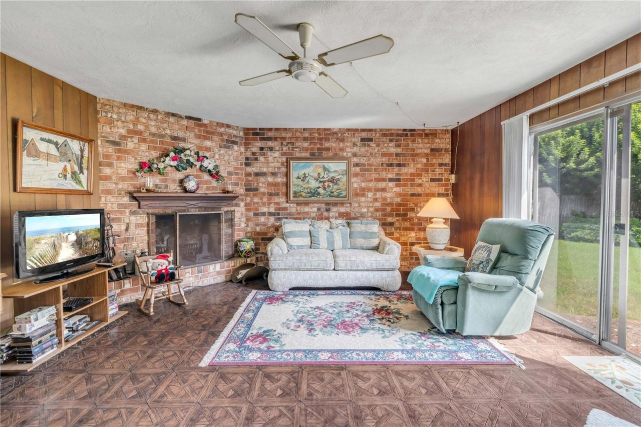 Photo 3 of 1160 Pineview Dr, Daytona Beach, FL 32117