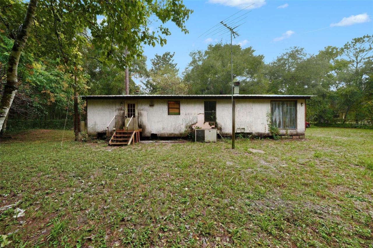 Photo 3 of 114 Shady Oak Dr, Satsuma, FL 32189