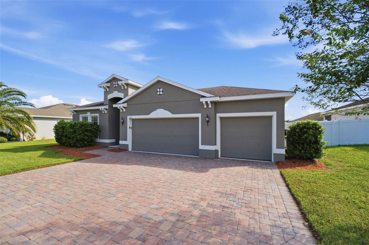Photo 2 of 922 Glazebrook Loop, Orange City, FL 32763
