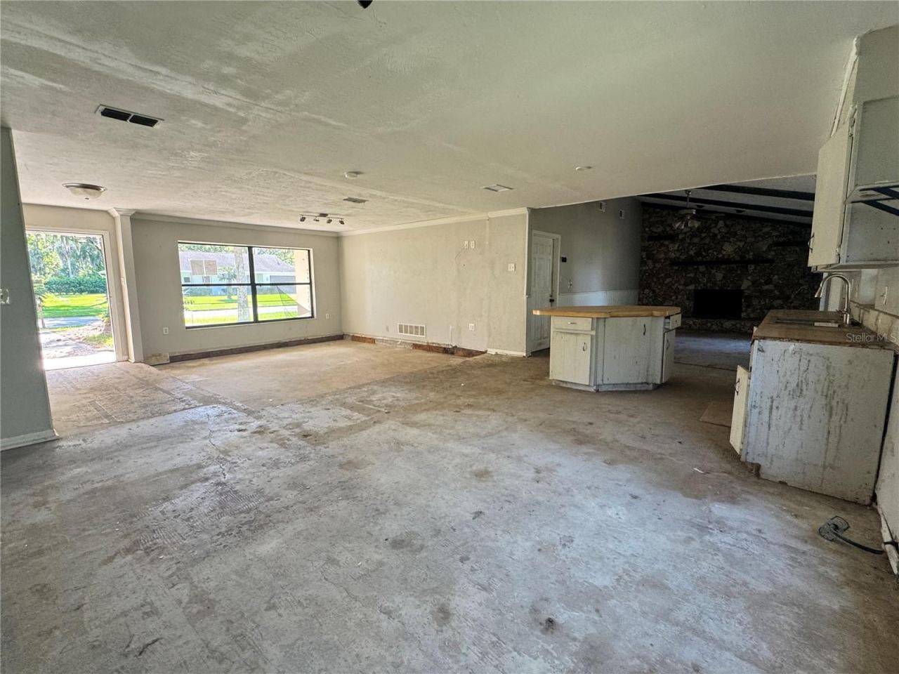 Photo 2 of 477 Woodstock Dr, Port Orange, FL 32127