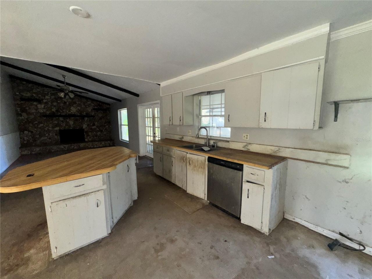 Photo 3 of 477 Woodstock Dr, Port Orange, FL 32127