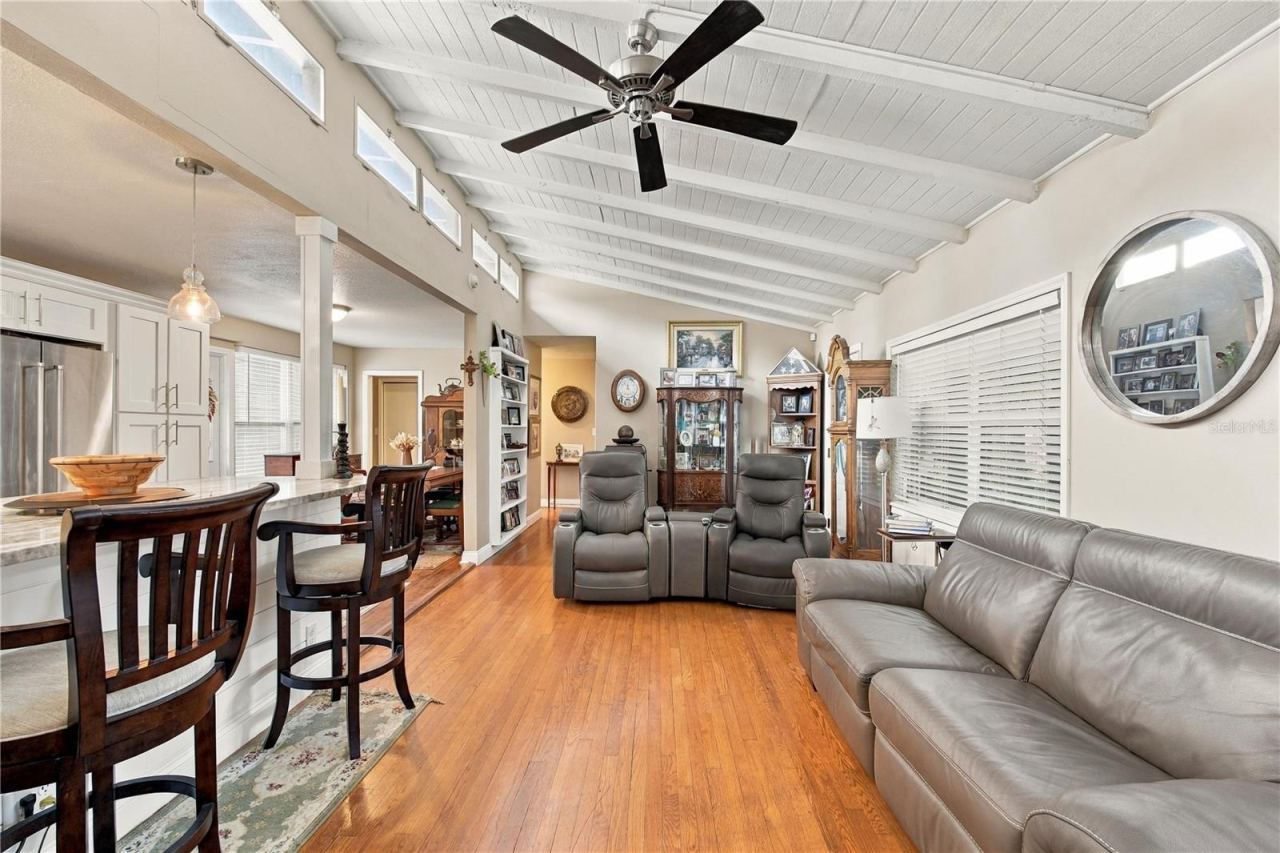 Photo 3 of 735 N Sans Souci Ave, Deland, FL 32720