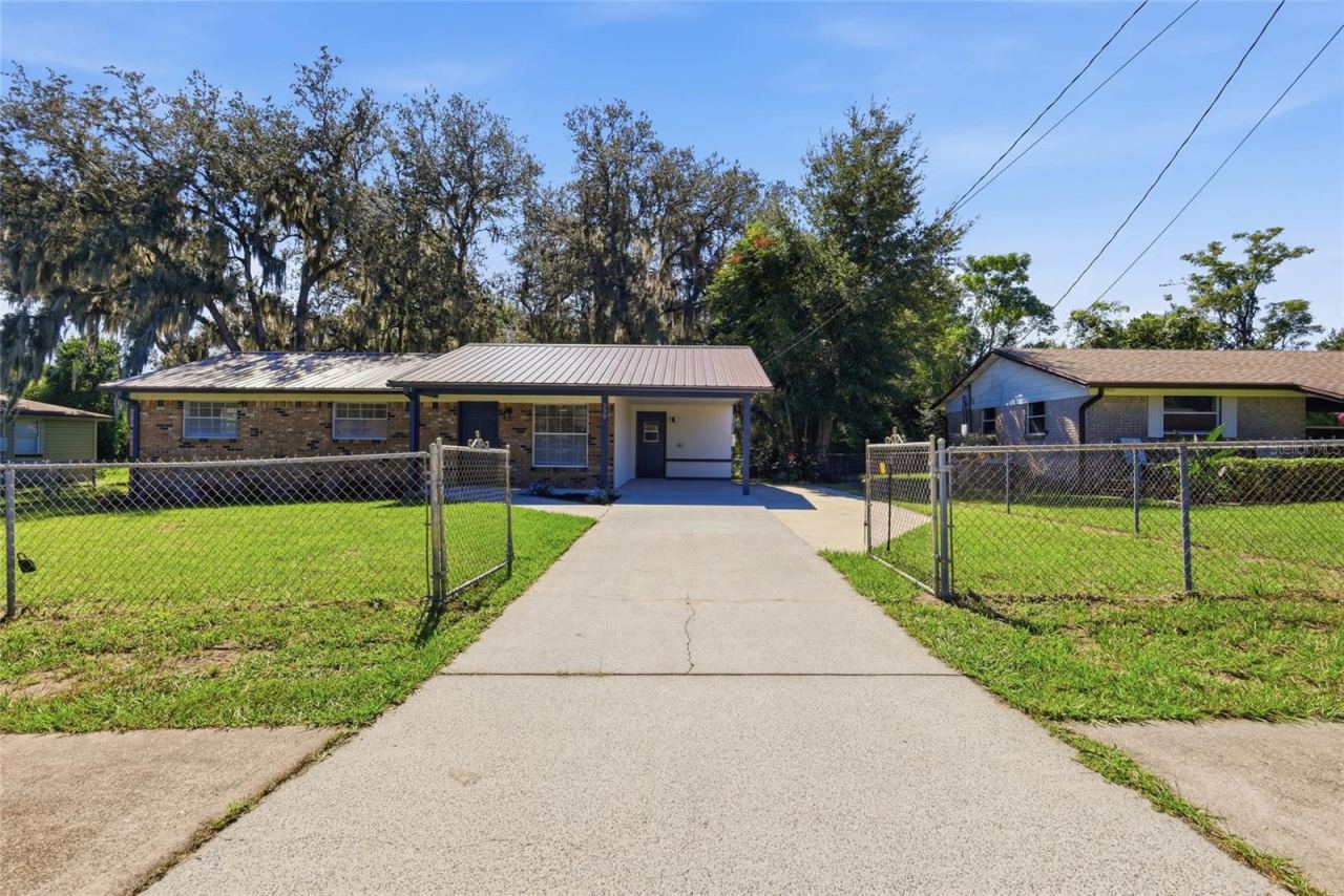 Photo 2 of 330 Brooklyn Ave, Orange City, FL 32763