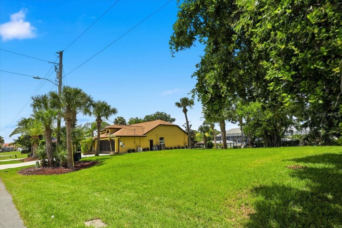 Photo 4 of 27 Cottonwood Ct, Palm Coast, FL 32137