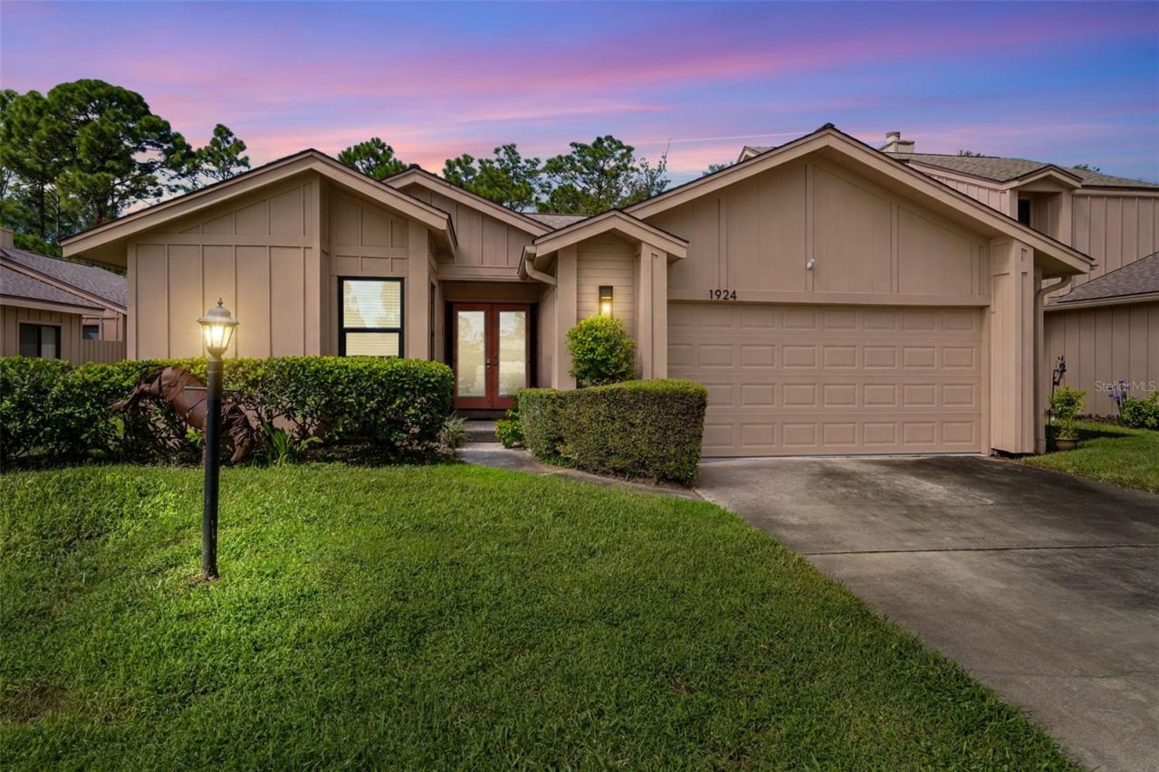1924 Whisperwood Way, Port Orange