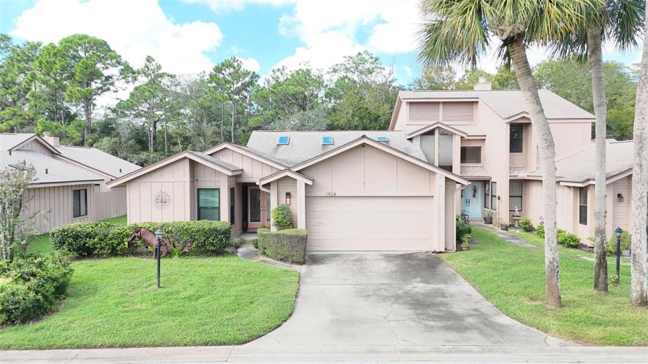 Photo 2 of 1924 Whisperwood Way, Port Orange, FL 32128