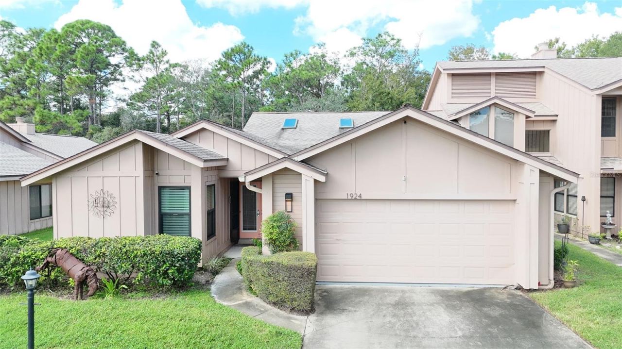 Photo 3 of 1924 Whisperwood Way, Port Orange, FL 32128