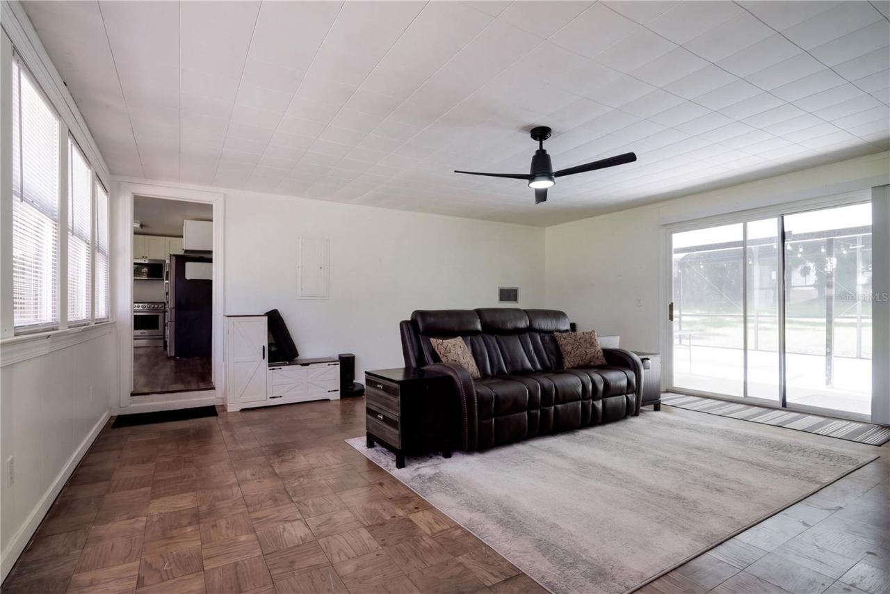Photo 3 of 467 S Carpenter Ave, Orange City, FL 32763