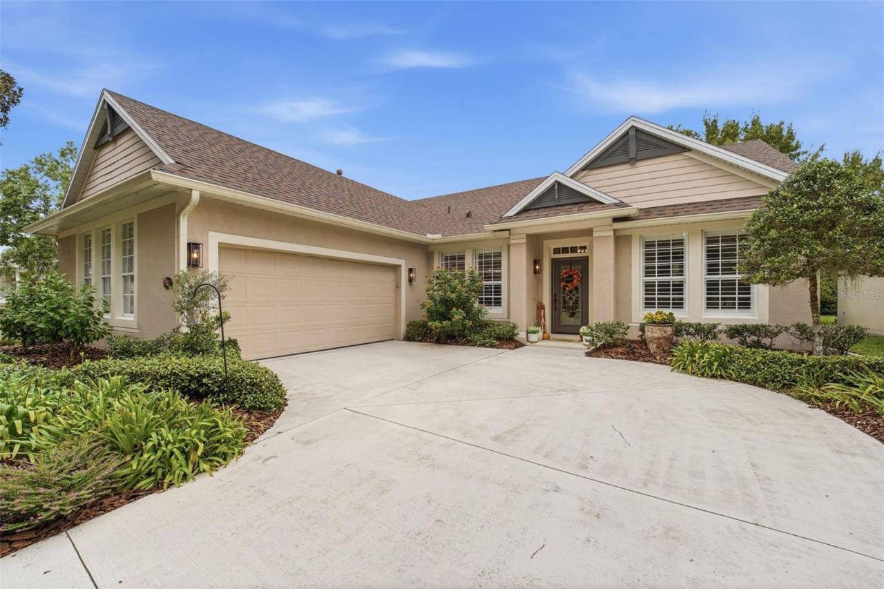Photo 2 of 1024 Heron Point Cir, Deland, FL 32724