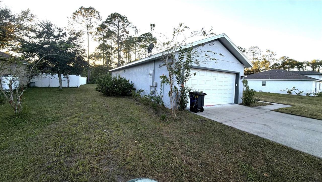 Photo 2 of 14 Zircon Ct, Palm Coast, FL 32164