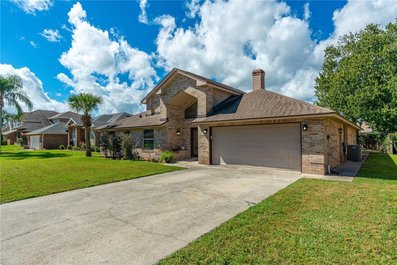Photo 2 of 764 Sandy Hill Cir, Port Orange, FL 32127
