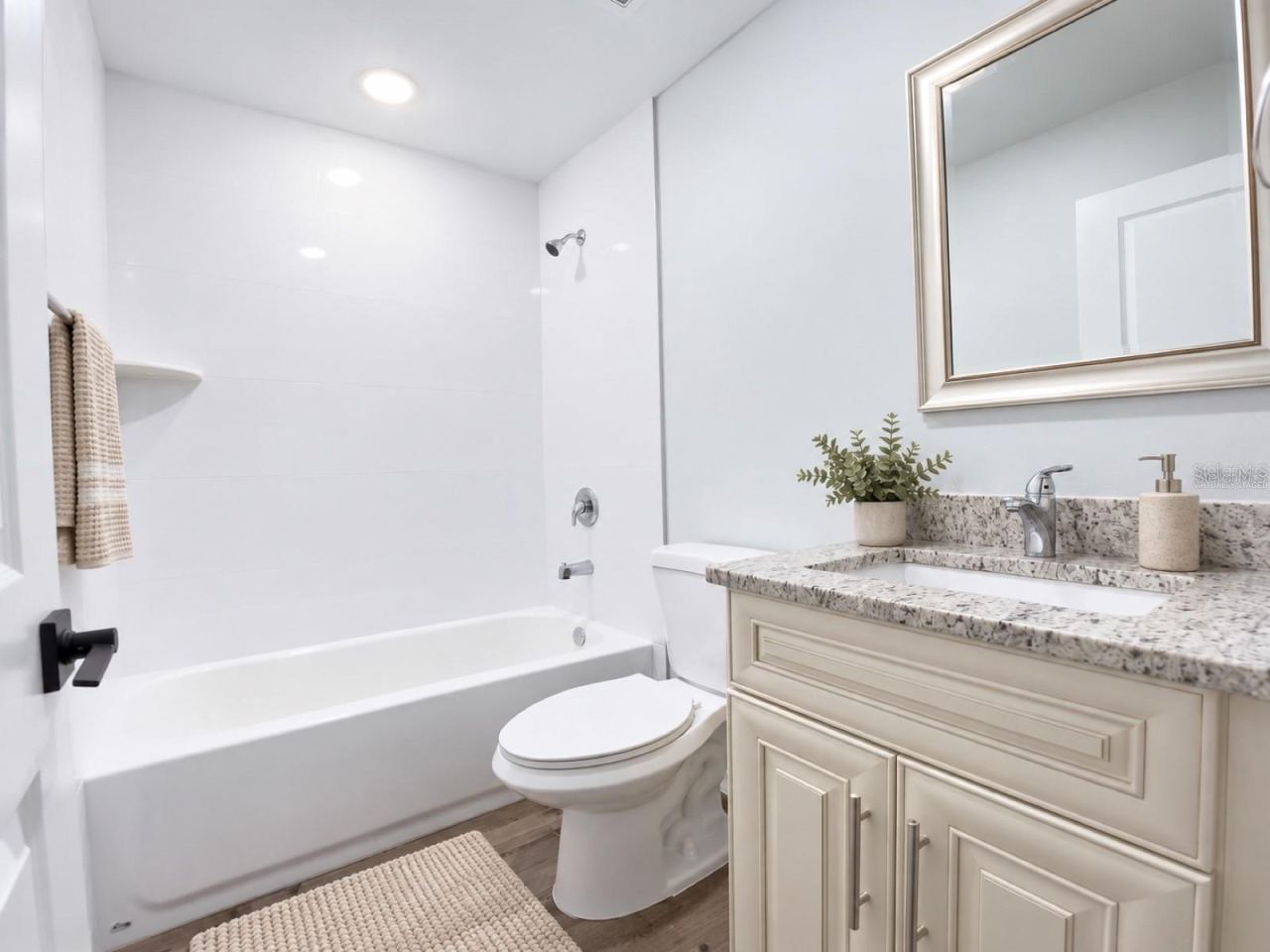 Photo 3 of 1130 Central Pkwy, Deland, FL 32724