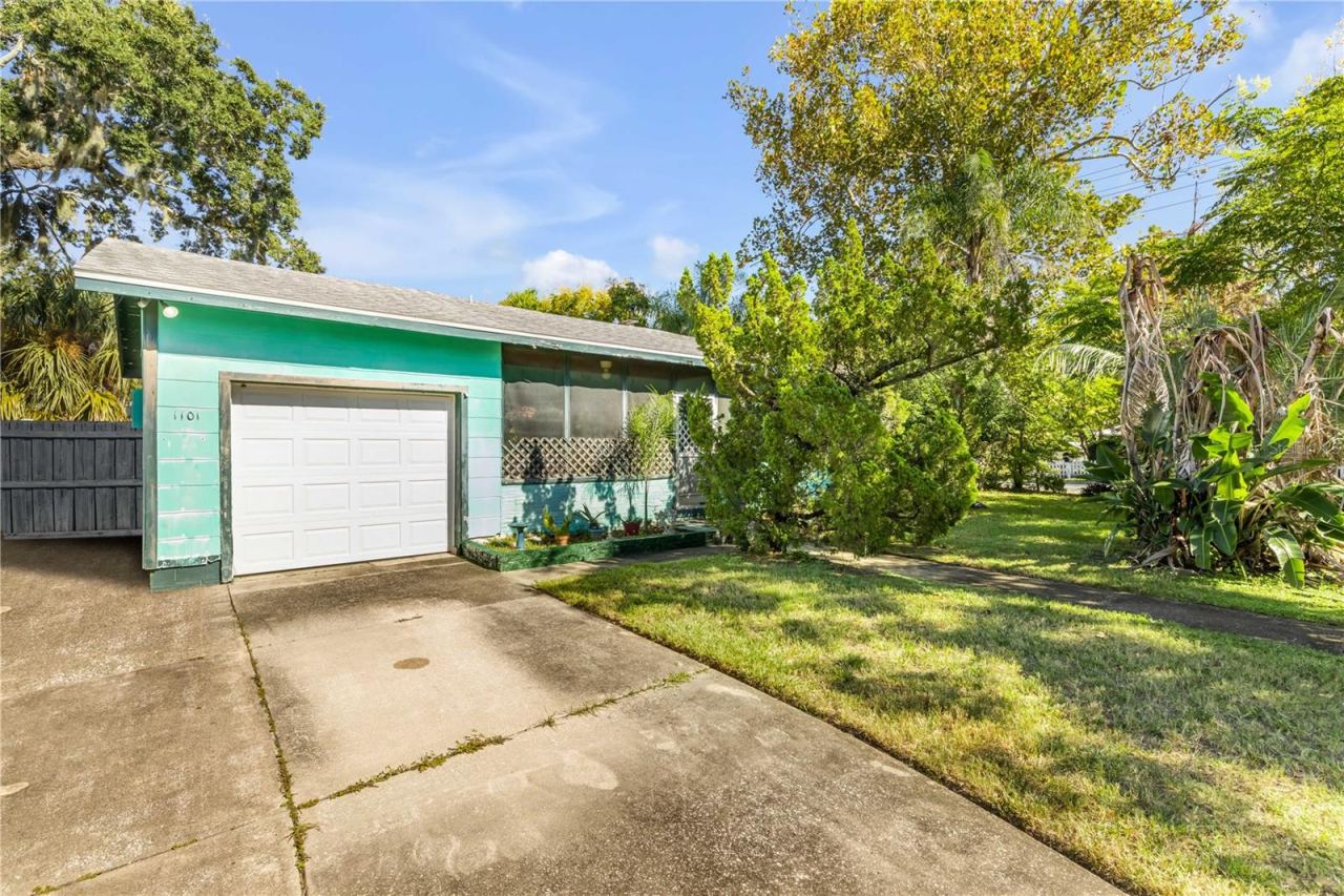 Photo 2 of 1101 Daytona Ave, Holly Hill, FL 32117