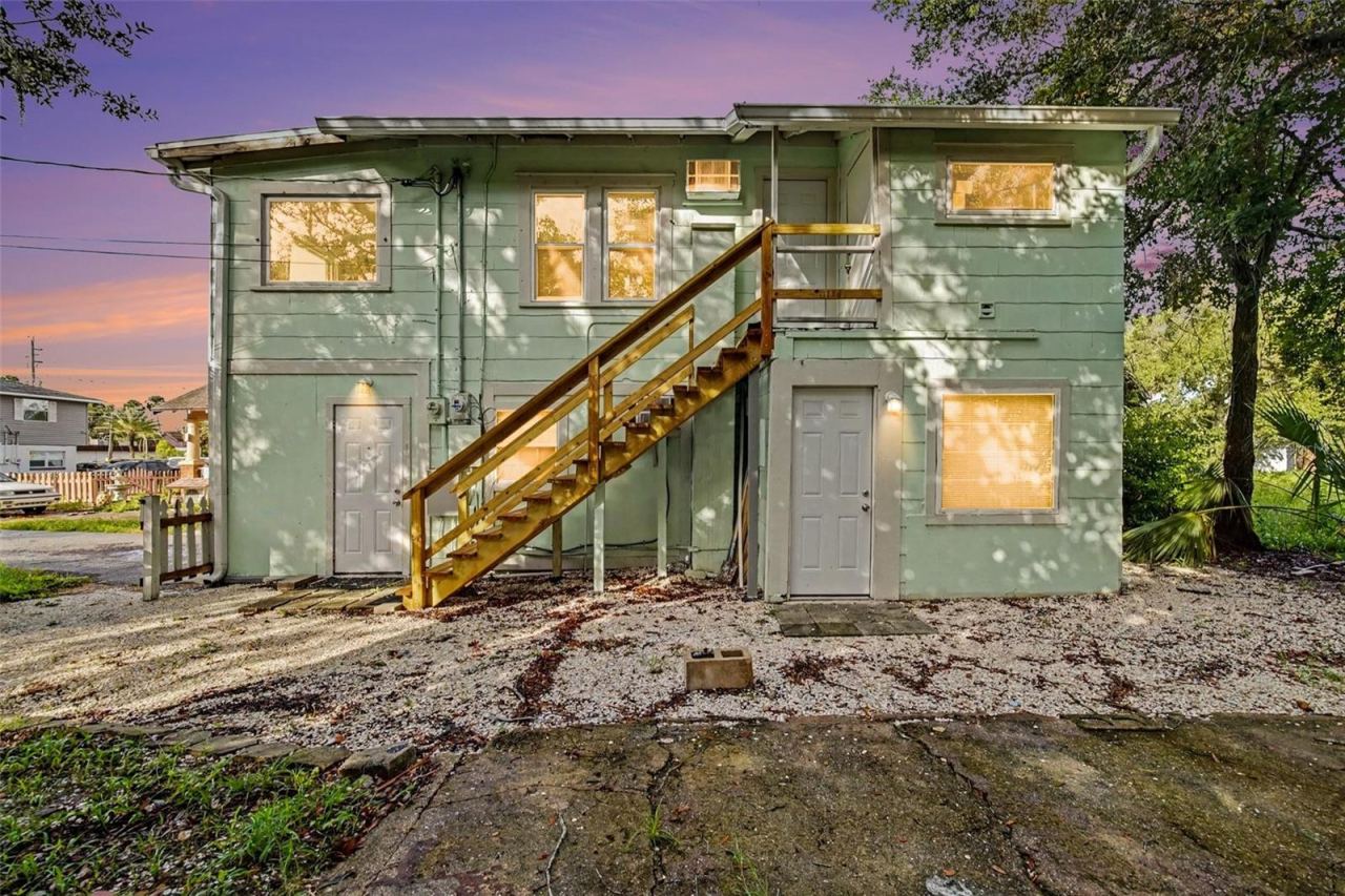 Photo 2 of 224 Kingston Ave, Daytona Beach, FL 32114