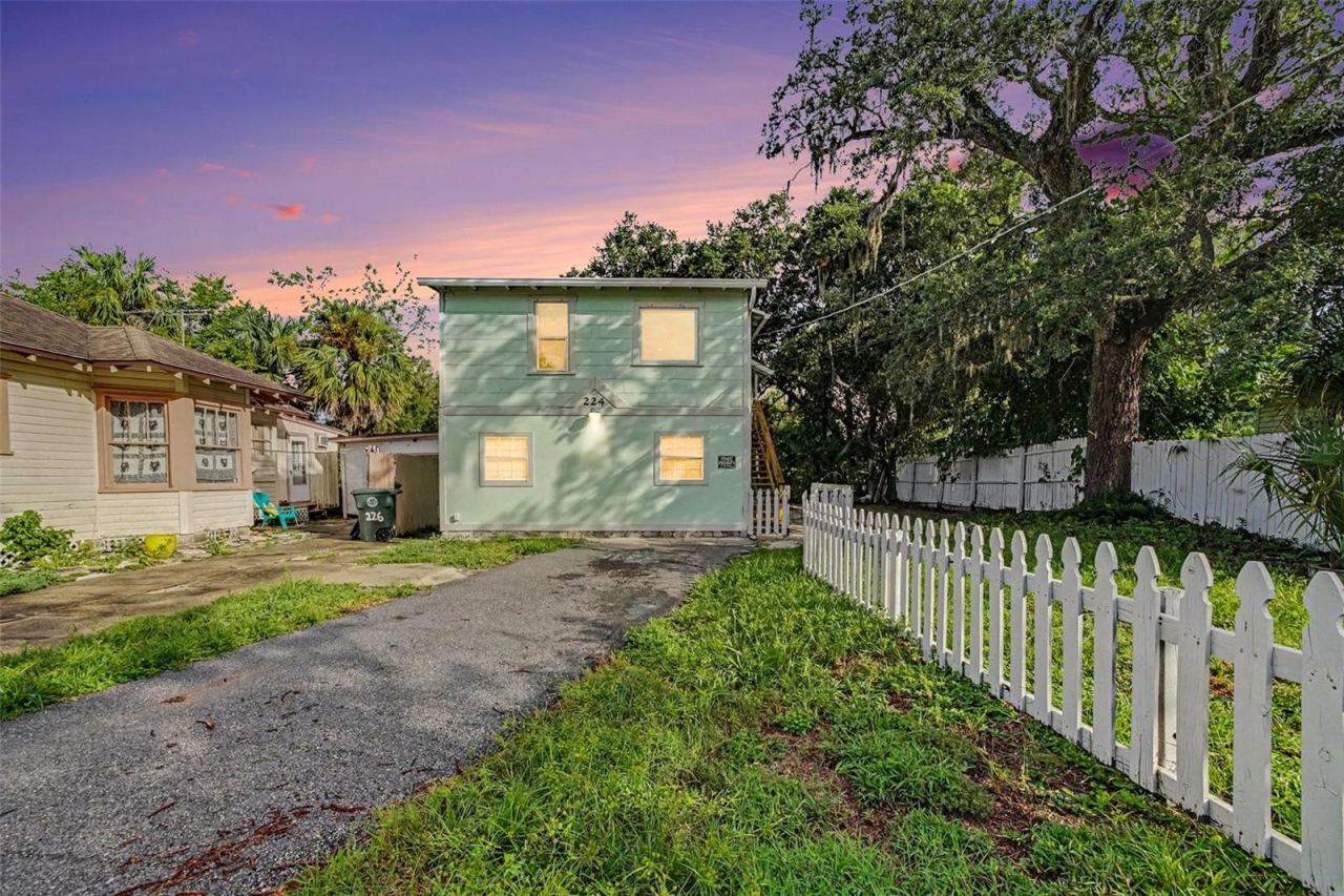 Photo 3 of 224 Kingston Ave, Daytona Beach, FL 32114