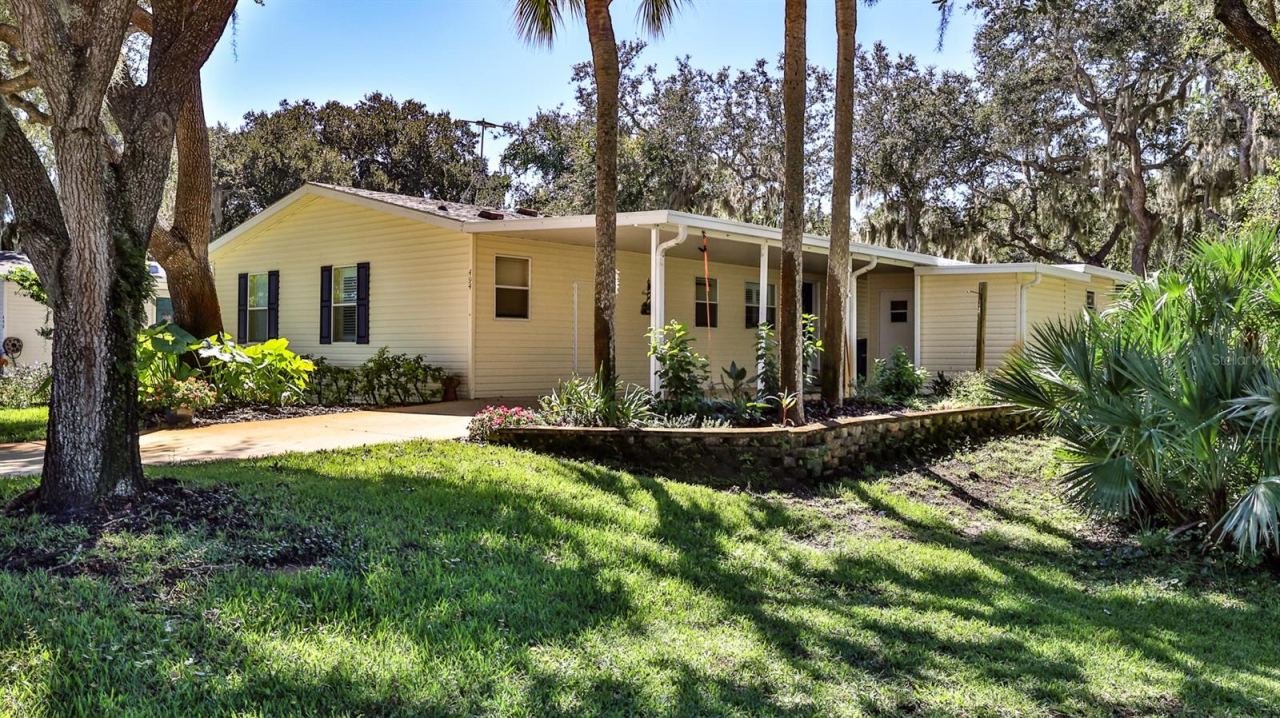 Photo 3 of 494 Sioux Blvd, Oak Hill, FL 32759