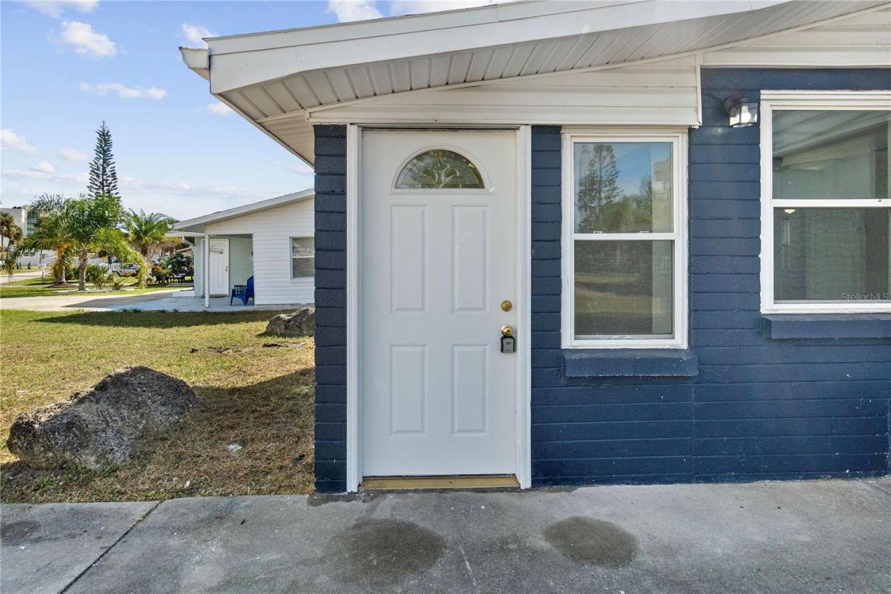 Photo 2 of 16 Hibiscus Dr, Ormond Beach, FL 32176