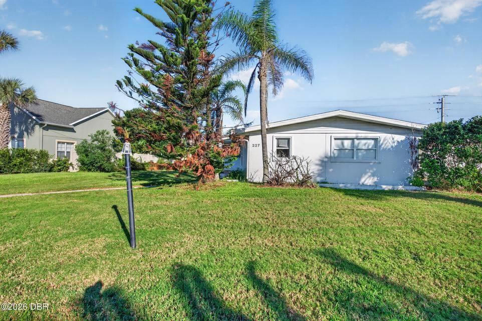 Photo 2 of 227 Fairway Dr, Ormond Beach, FL 32176