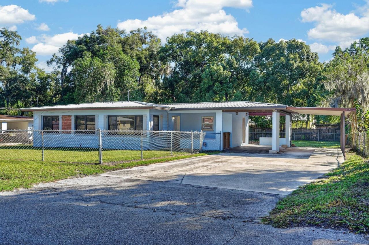 Photo 2 of 211 Fern St, Palatka, FL 32177