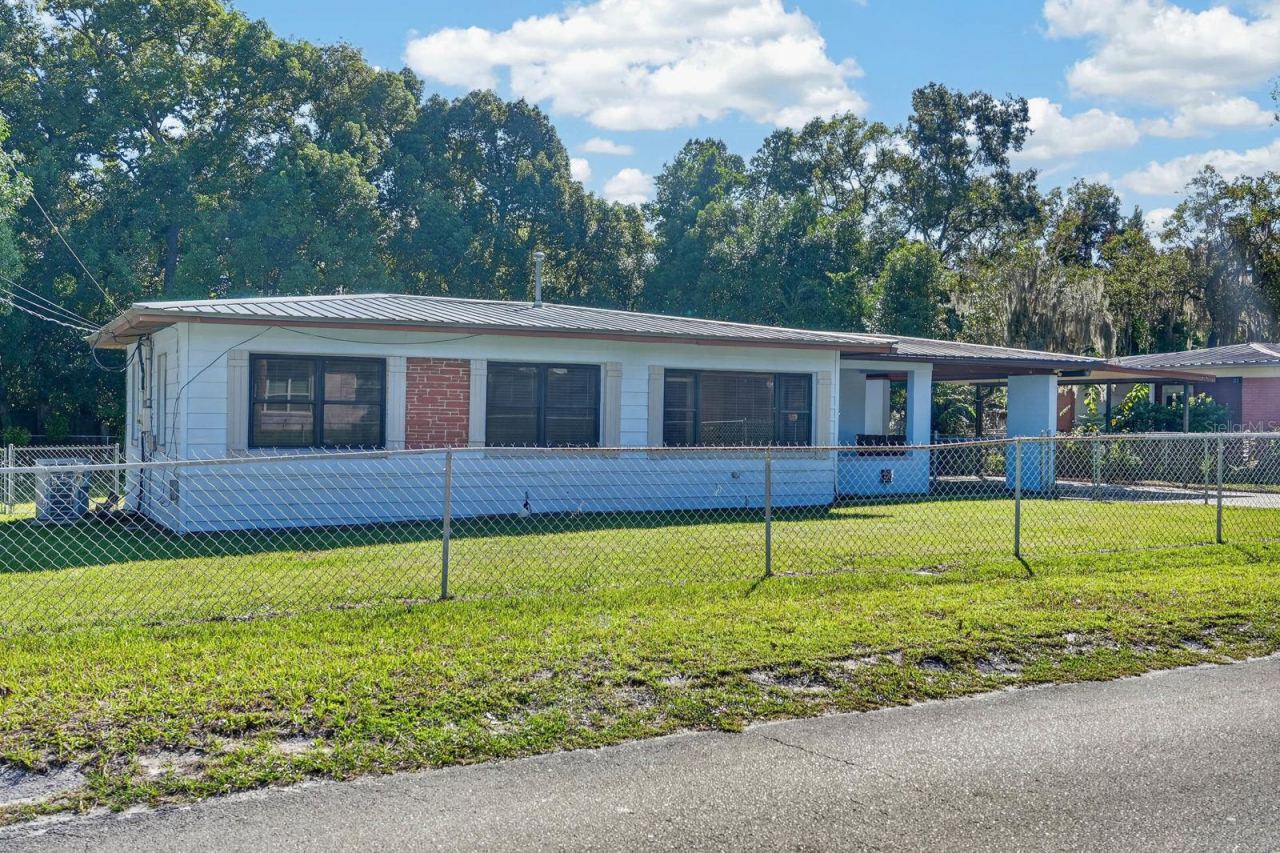 Photo 3 of 211 Fern St, Palatka, FL 32177