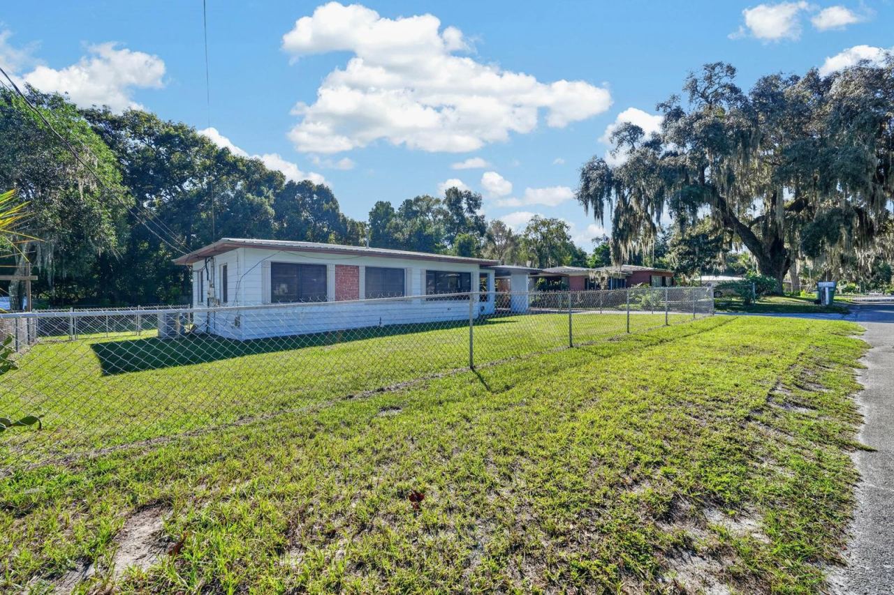 Photo 4 of 211 Fern St, Palatka, FL 32177