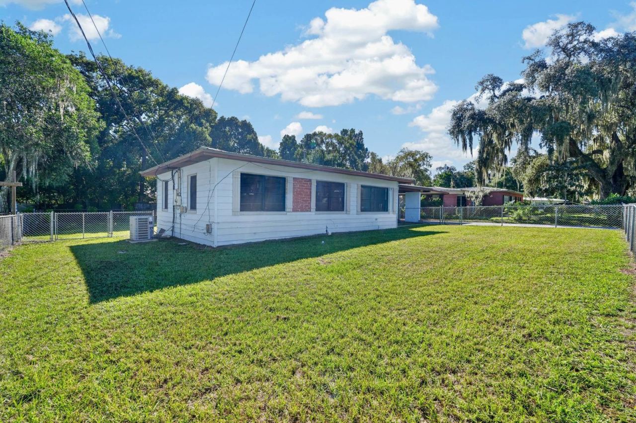 Photo 5 of 211 Fern St, Palatka, FL 32177