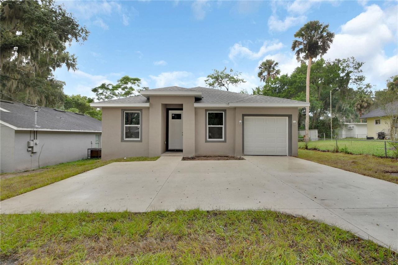 114 S Grove St, Deland