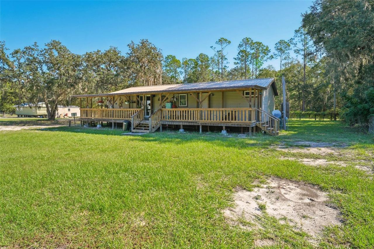 Photo 2 of 879 Cousintown Rd, Interlachen, FL 32148