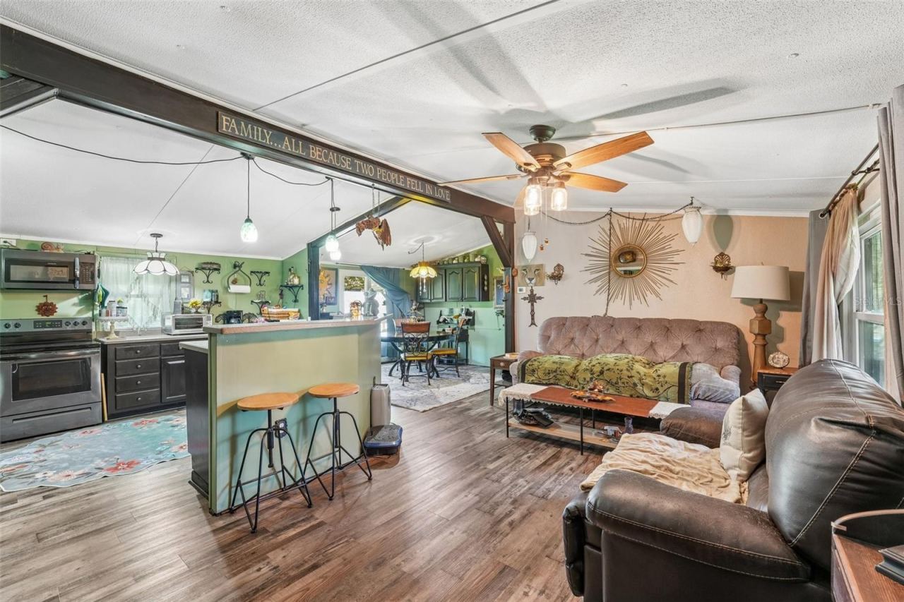 Photo 3 of 879 Cousintown Rd, Interlachen, FL 32148