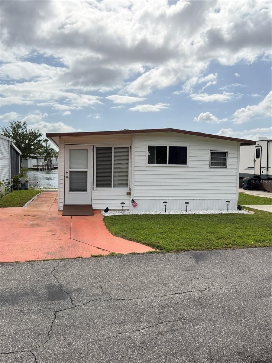 7 Pine Dr, Osteen, FL 32764