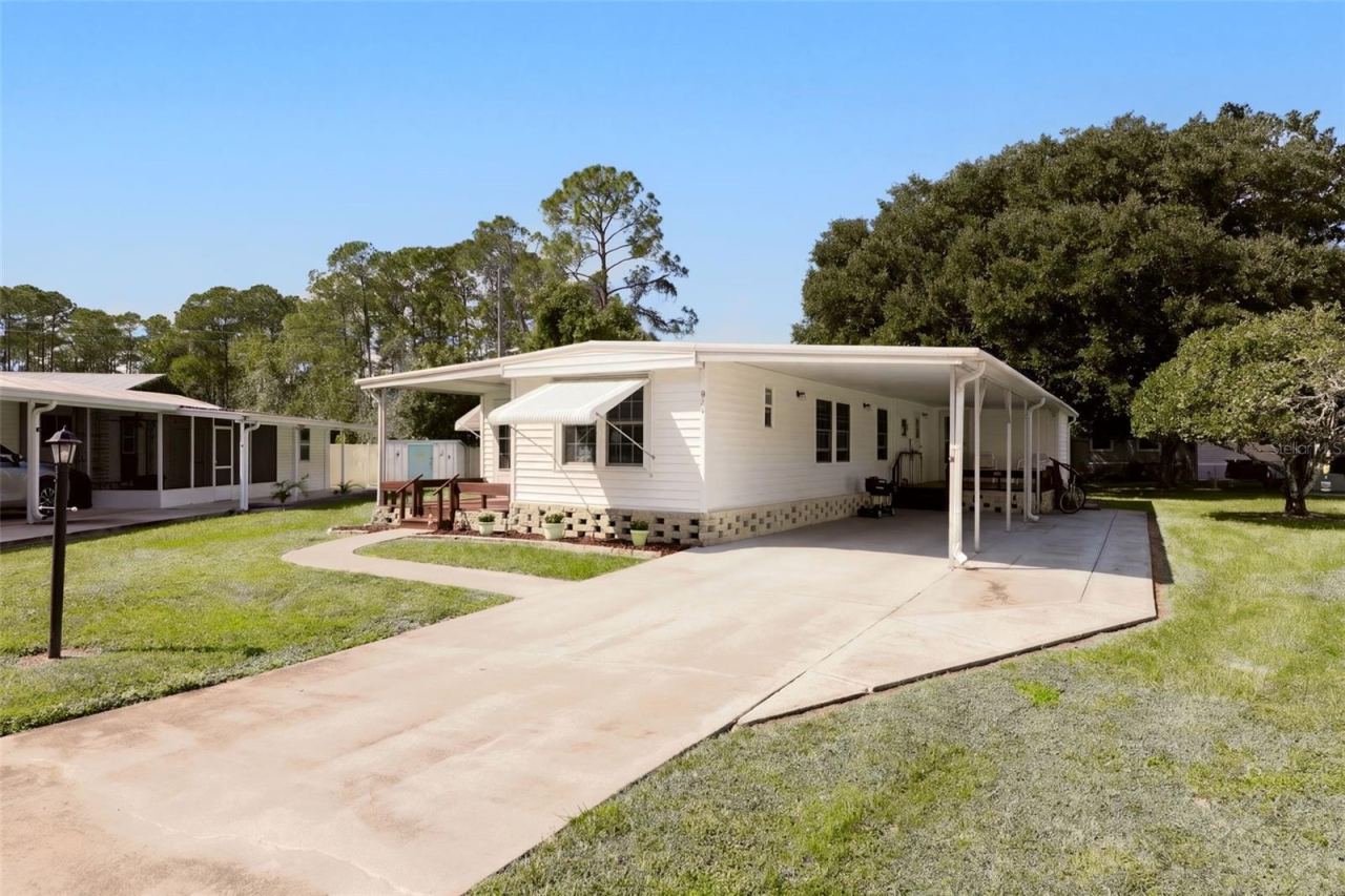 Photo 2 of 914 Blue Heron Blvd, Osteen, FL 32764