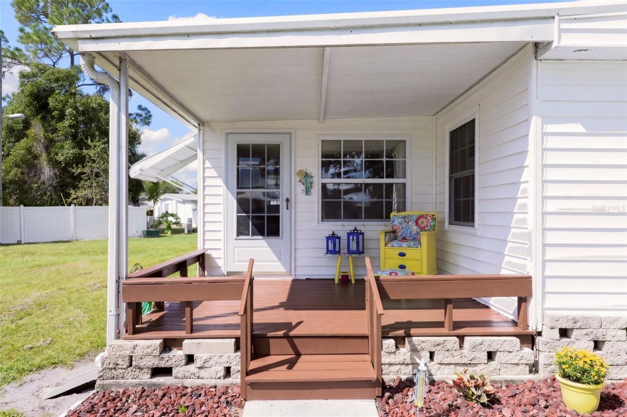 Photo 3 of 914 Blue Heron Blvd, Osteen, FL 32764