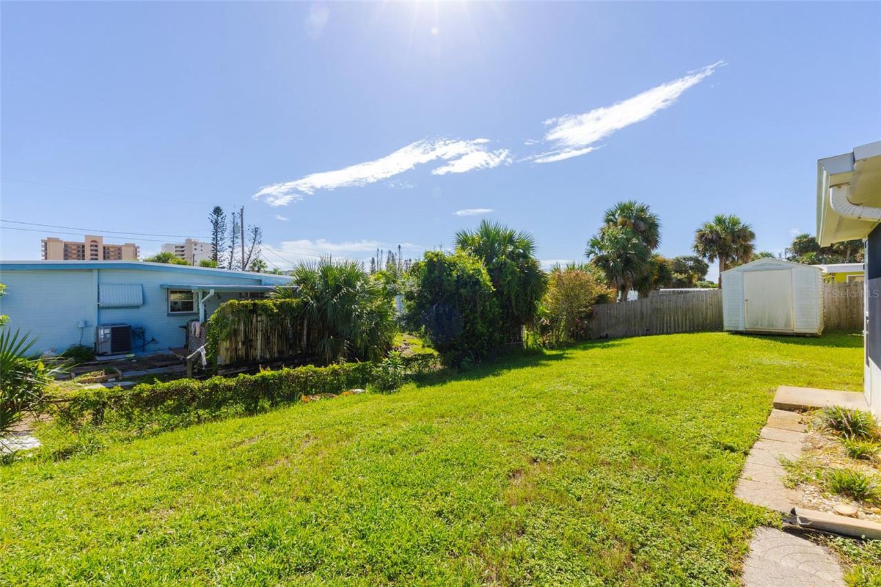Photo 3 of 3105 La Paloma Ave, Daytona Beach, FL 32118