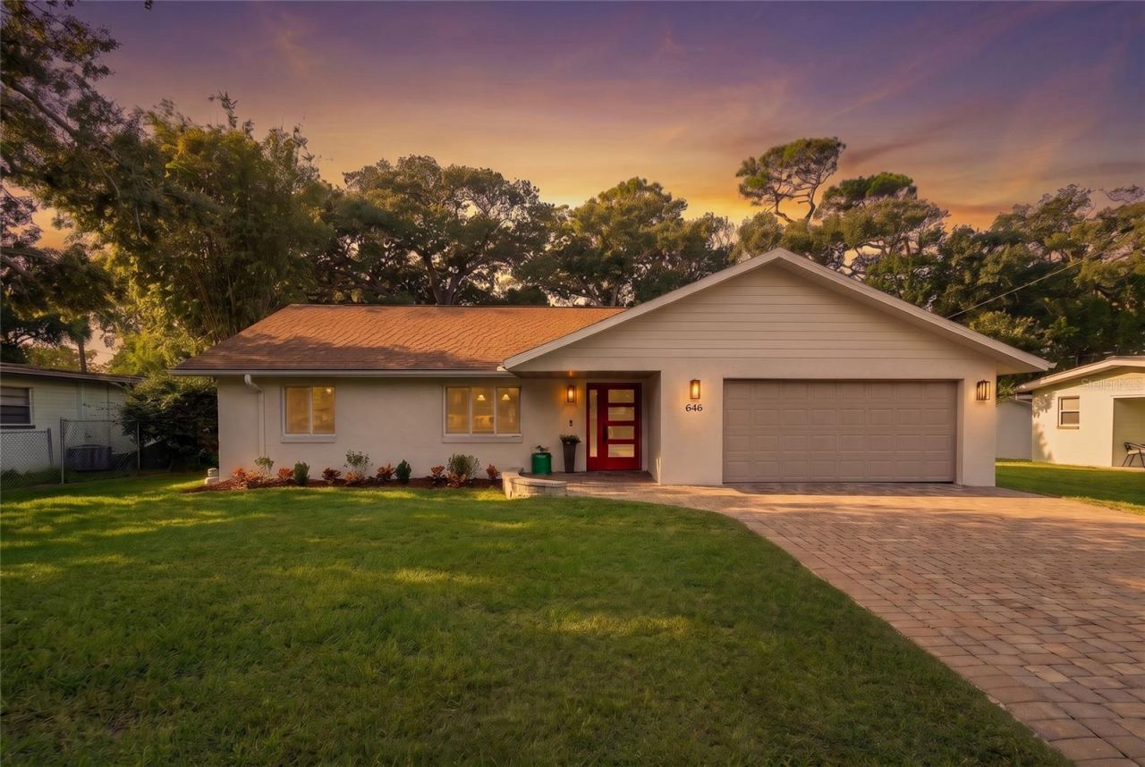 Photo 2 of 646 Yupon Ave, New Smyrna Beach, FL 32169