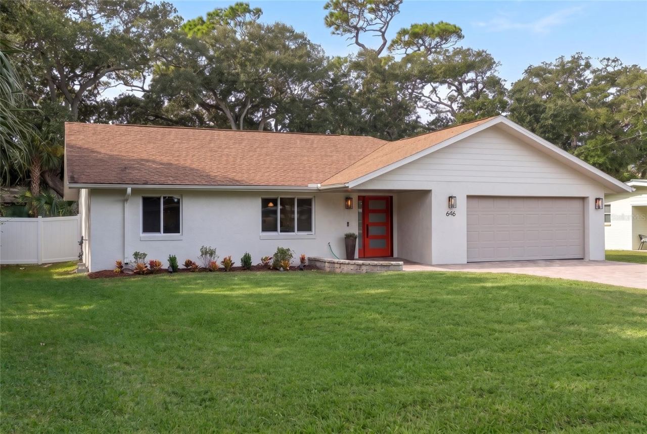 Photo 3 of 646 Yupon Ave, New Smyrna Beach, FL 32169