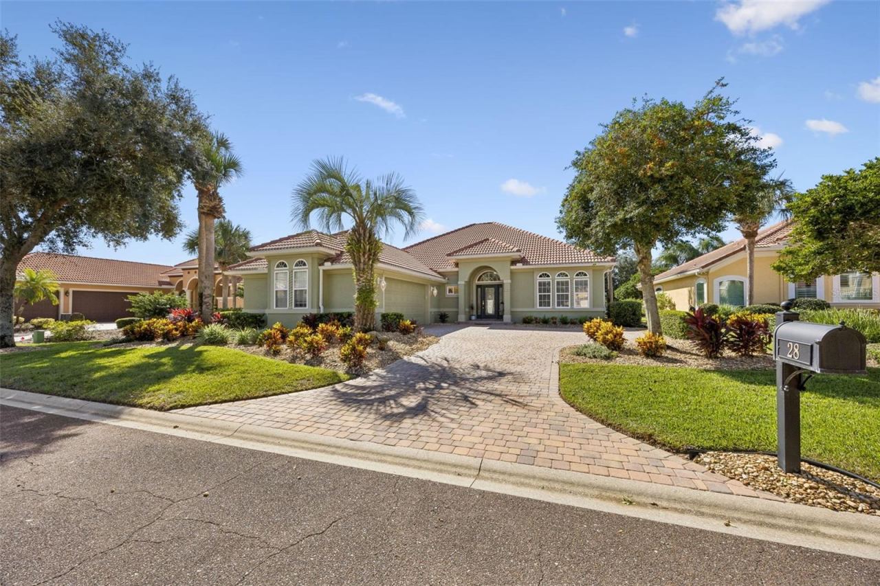 Photo 3 of 28 Oak View Cir E, Palm Coast, FL 32137