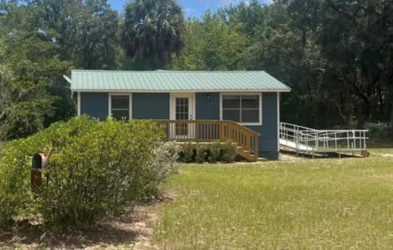 148 Willis Rd, Interlachen