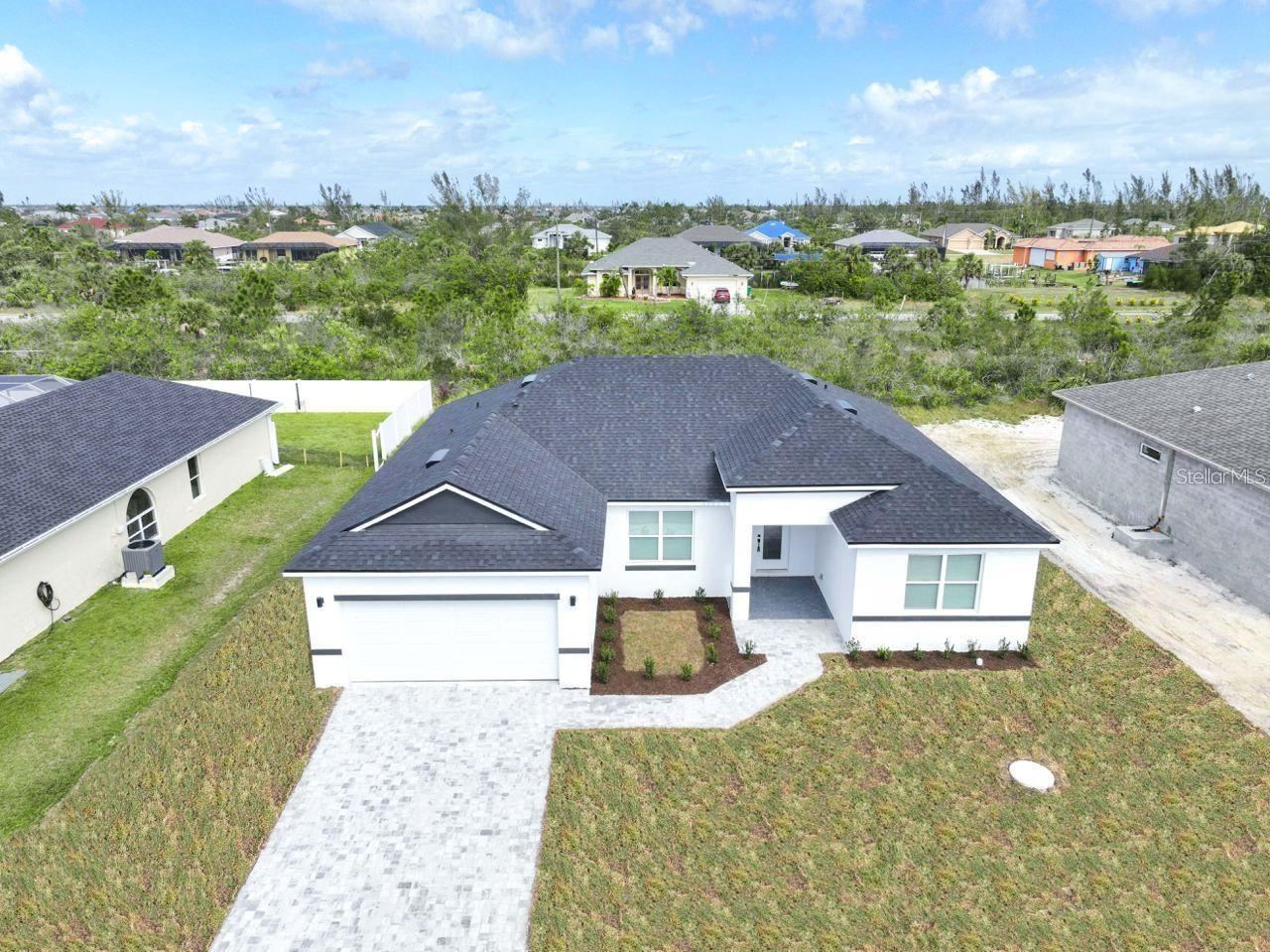 1979 E Chapel Dr, Deltona