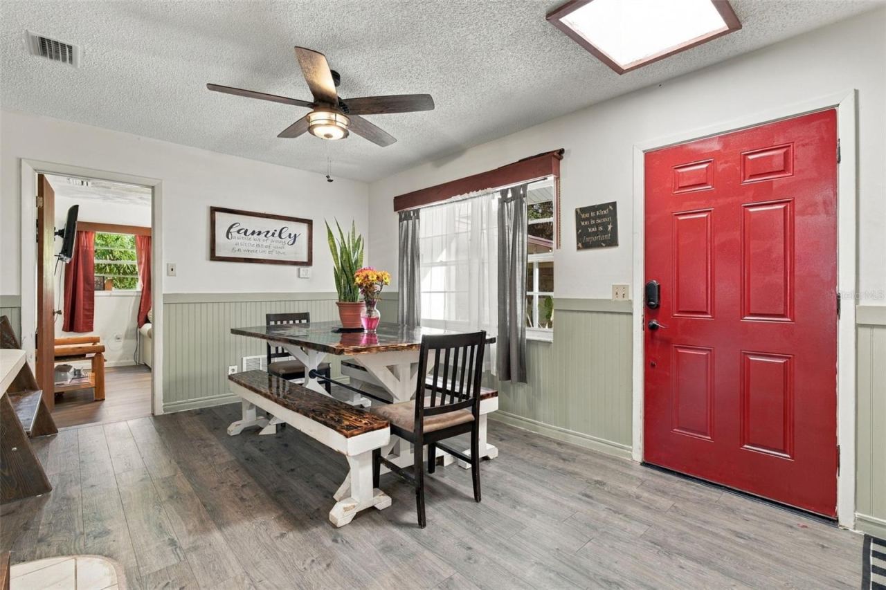 Photo 2 of 507 Oakwood St, Crescent City, FL 32112