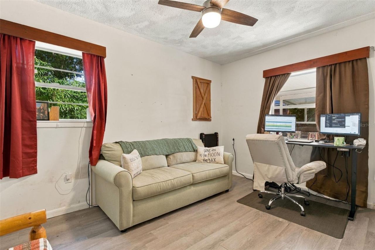 Photo 3 of 507 Oakwood St, Crescent City, FL 32112