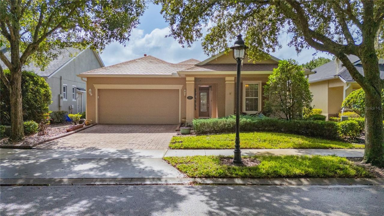 Photo 2 of 1594 Lincolnshire Dr, Deland, FL 32724