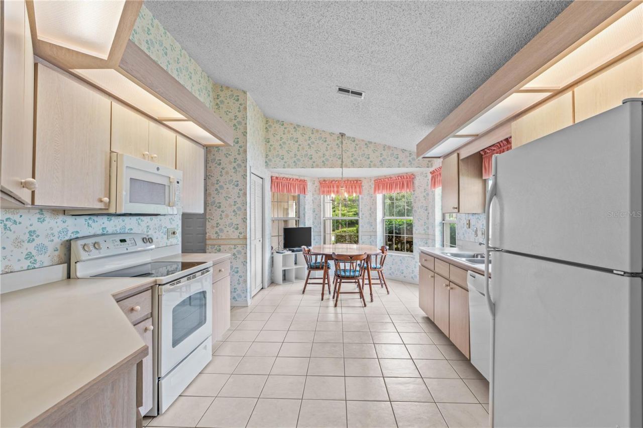 Photo 4 of 245 Glenbriar Cir, Daytona Beach, FL 32114