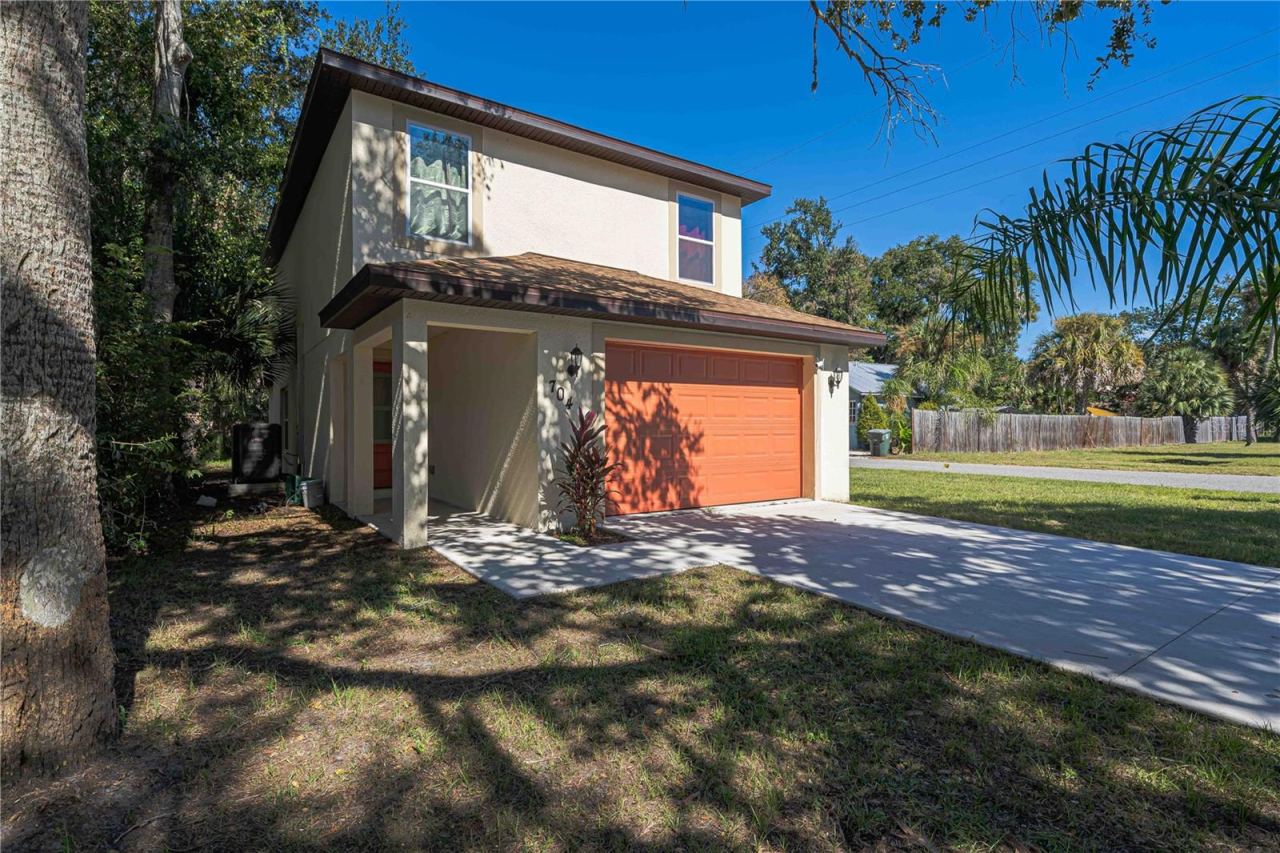 Photo 3 of 704 Cedar St, Daytona Beach, FL 32114