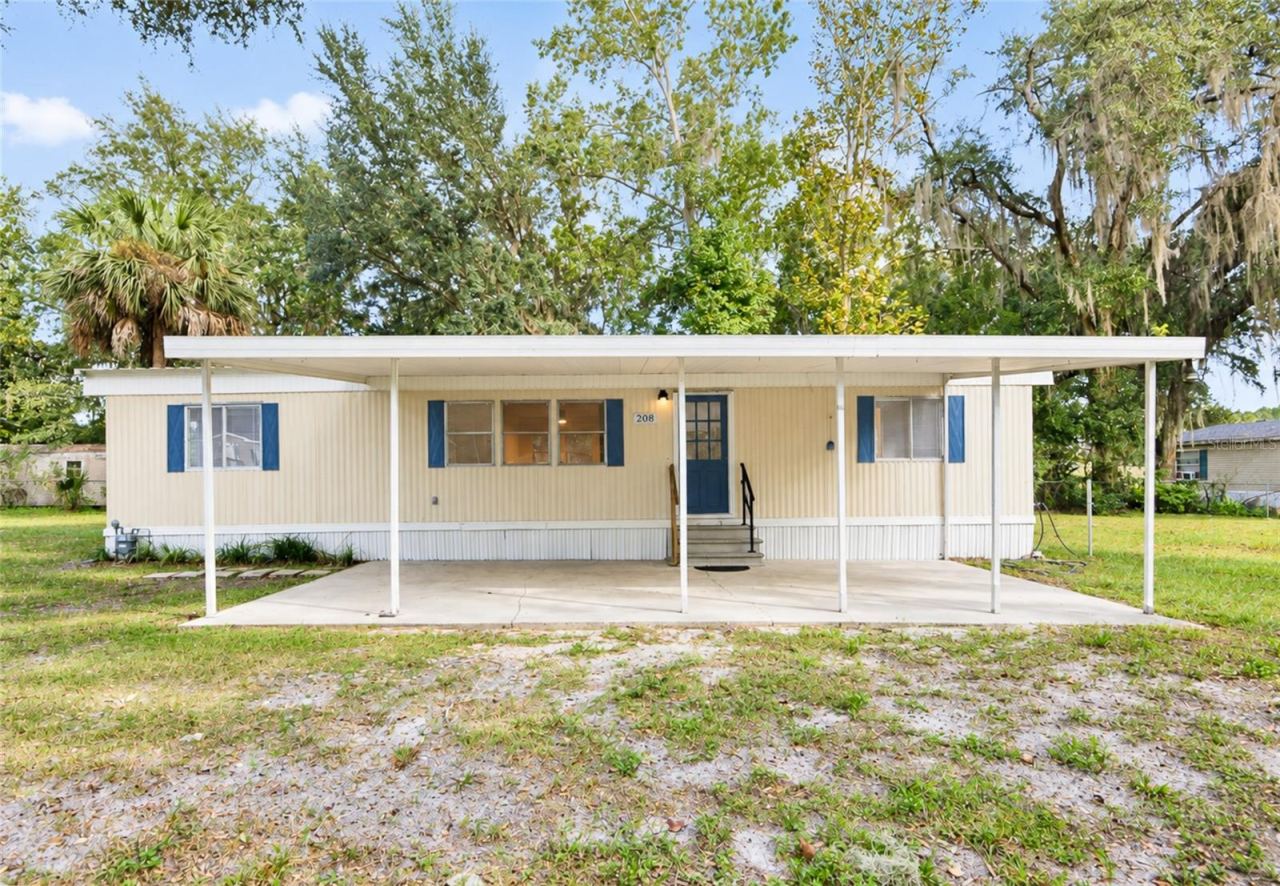 Photo 2 of 208 Navajo St, Satsuma, FL 32189